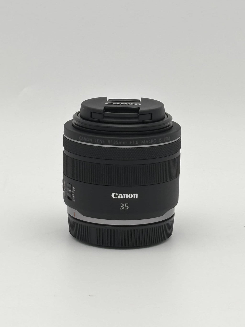 Canon RF 35mm f/1.8 Macro IS STM